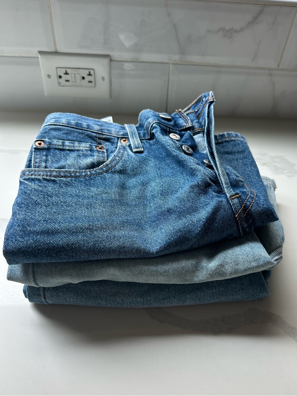 THREE Levi’s Denim Ribcage Shorts Thigh-high - Dark, Light & Mid Wash Size 28 - Picture 3 of 13